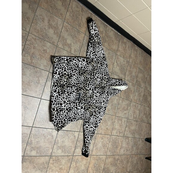 The Comfy Original Hoodie Oversized Wearable Blanket Hoodie Animal Print - Picture 1 of 3